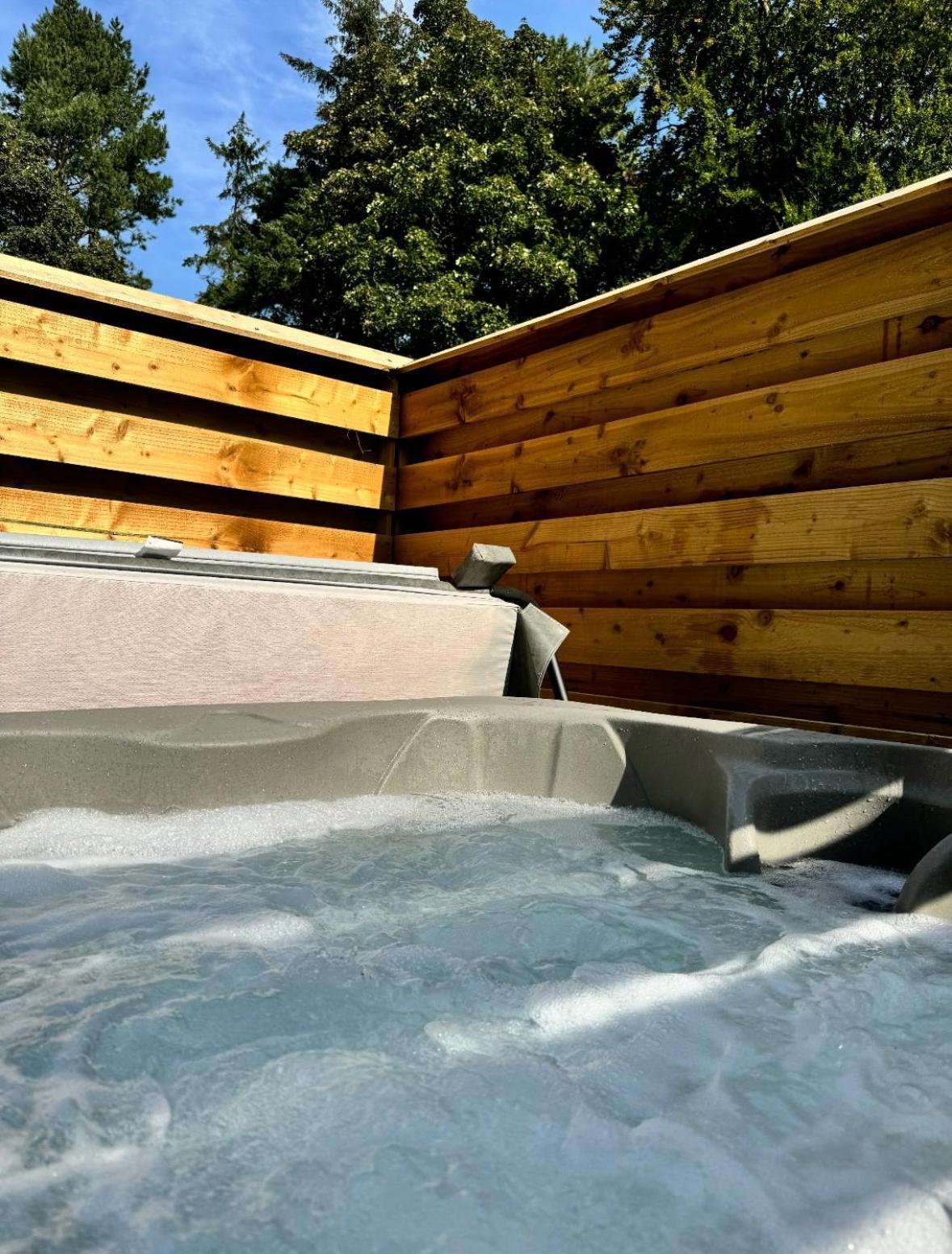 Balor 1 - Hot Tub-perth-pets * Perth